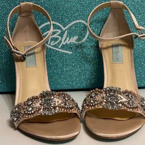 Blue by Betsey Johnson Gina Dress Sandals, Champagne size 8